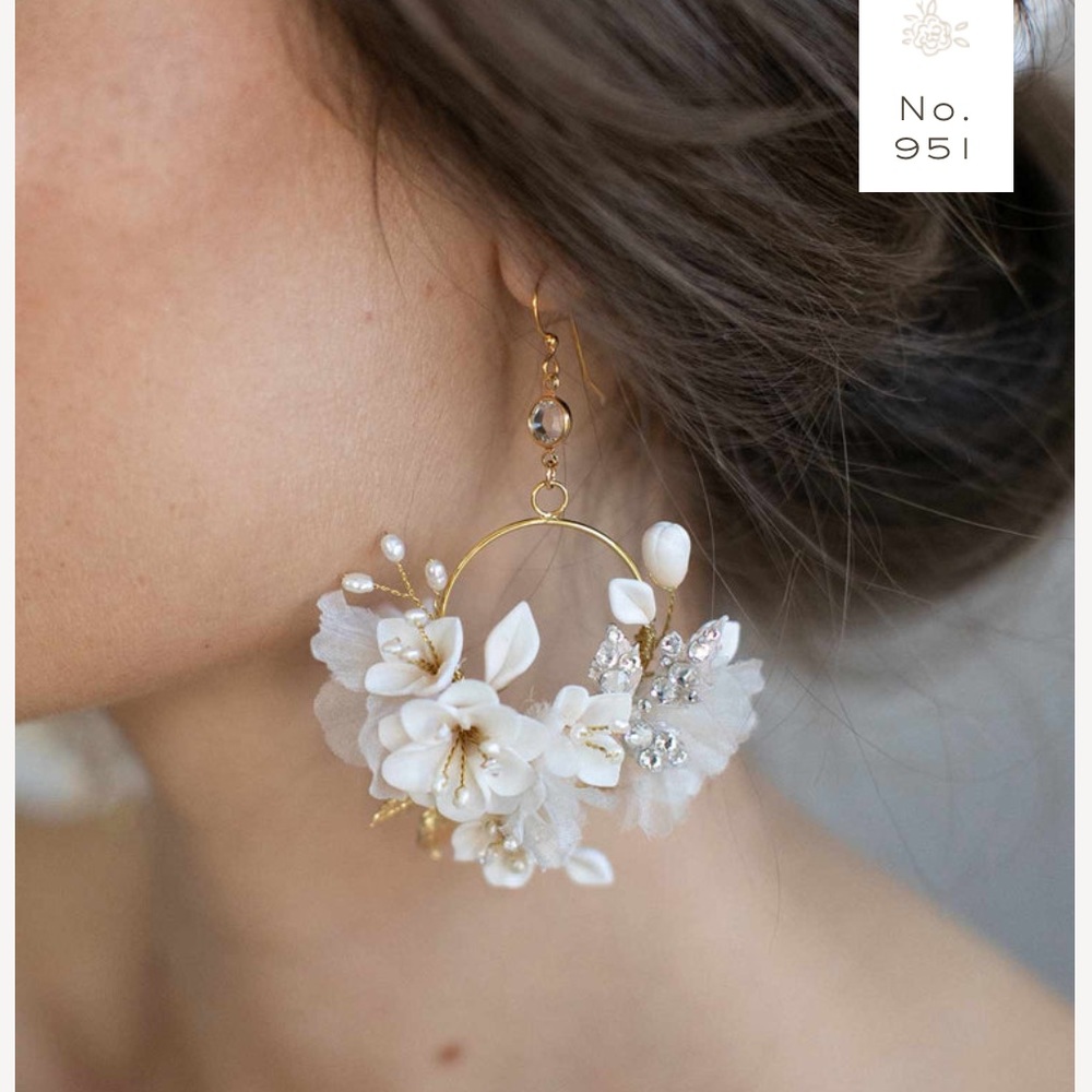 NEW IN BOX BHLDN Twigs and Honey Creamy Blossom And Silk Flower Earrings